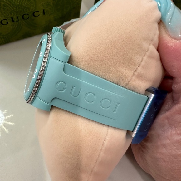 Gucci 40mm Dive Watch - Picture 5 of 11